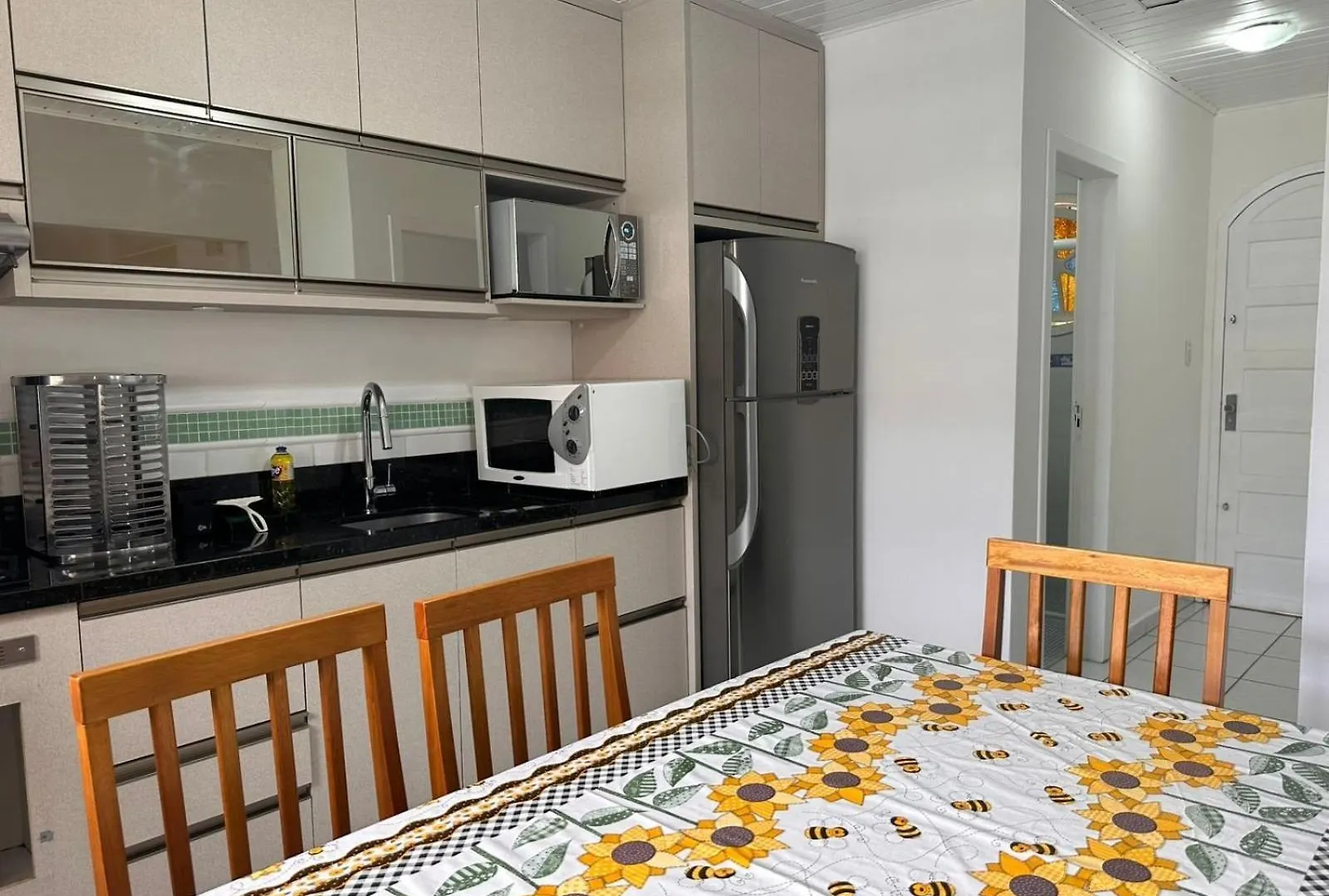 Casa Terrea Com Churrasqueira A Metros Da Praia Florianopolis